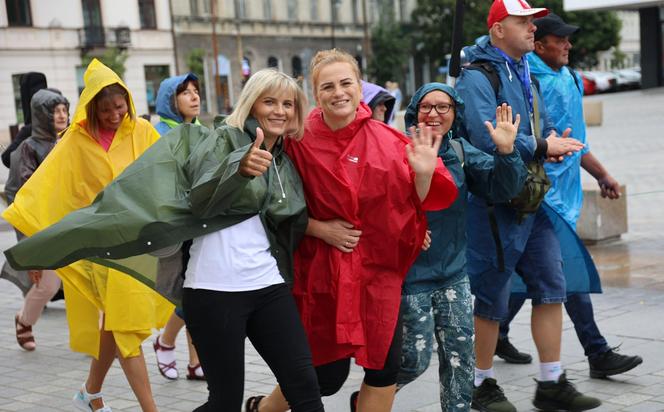 Lubelska Piesza Pielgrzymka na Jasną Górę 2024. Pątnikom deszcz niestraszny!