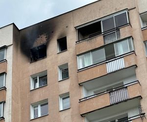 Pożar w bloku na Bemowie. Płonie mieszkanie na 11. piętrze. Jedna osoba poszkodowana	