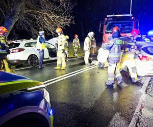 Wypadek w Kocikowej. Zderzyły się dwa pojazdy