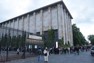 Noc Muzeów 2025. Warszawiacy szturmowali muzea. Gigantyczne kolejki w całej stolicy