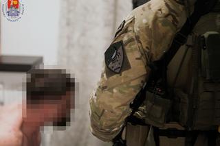 Szok pod Piasecznem. Udawali policjantów, okradli rodzinę z całego majątku. Wśród łupów pieniądze i biżuteria