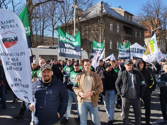 Górnicy protestowali pod ministerstwem przemysłu w Katowicach przeciwko likwidacji KWK Bielszowice