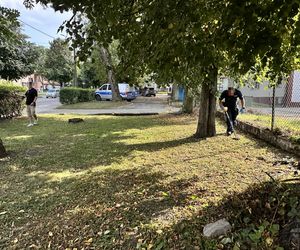 Dramat w parku w Pasłęku. Dwóch nastolatków ugodzonych nożem