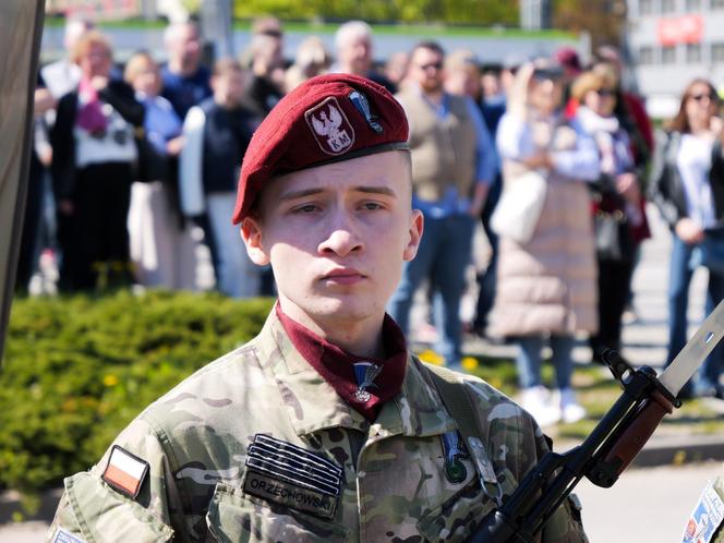 Ponad stu żołnierzy na Placu Solidarności w Olsztynie. Złożyli uroczystą przysięgę [ZDJĘCIA]