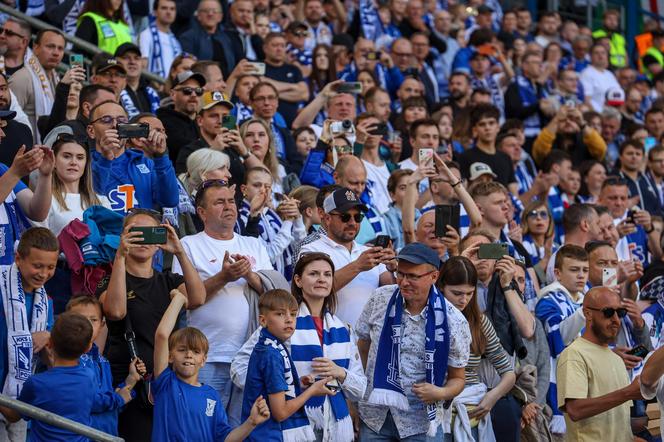 Lech Poznań - Legia Warszawa. Zdjęcia kibiców