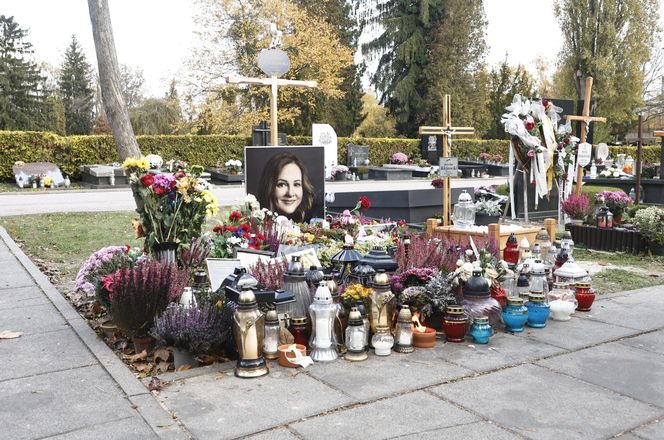 Tak wyglądają groby Zapasiewicza, Tyma, Kołaczkowskiej, Stoparczyk