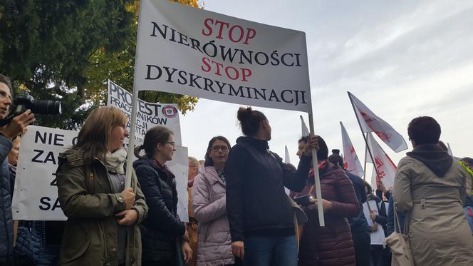 Pracownicy sanepidu w Bydgoszczy wyszli na ulice i zaprotestowali! [ZDJĘCIA]