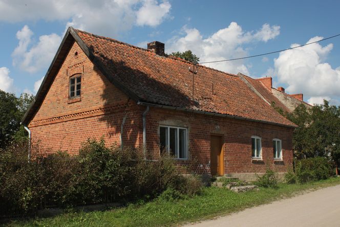 Mazury czy Warmia? Odkryj niezwykłą wieś na pograniczu, która zachwyca historią!