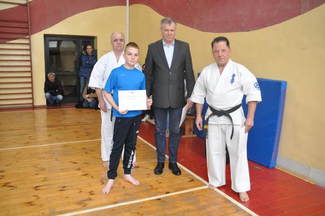 Akademia Karate w Skarżysku. Certyfikaty na wyższe stopnie dla wychowanków klubu