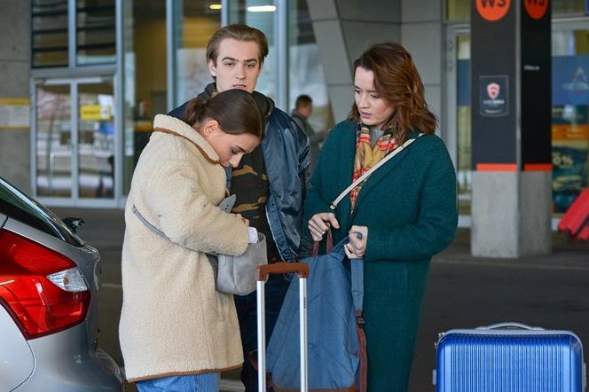 Pierwsza miłość, odcinek 3572: Anka (Anna Pentz), Biały (Igor Paszczyk), Laura (Katarzyna Maciąg)	