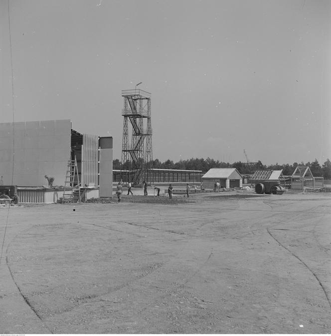 Budowa pawilonów wystawowych obok stadionu, 1973 rok