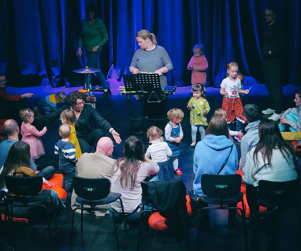 Dzieci na scenie Teatru Starego w Lublinie 