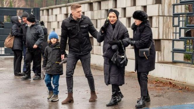 Na sygnale, odc. 689. Beata (Justyna Sieniawska), wdowa (Małgorzata Kukiełko), Marcelek (Konstanty Kukułka), ojciec Marcelka (Sebastian Figat)