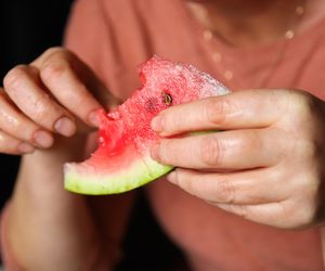 Nie spodziewasz się, że ta część arbuza jest zdrowa. Dlaczego warto jeść pestki arbuza?