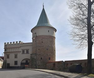 To jeden z najpiękniejszych domów w Małopolsce. Kiedyś był dworem obronnym, dziś zachwyca turystów