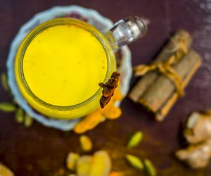 Wyciszy nerwy i pomoże szybko zasnąć. Mamy najlepszy przepis na księżycowe mleko