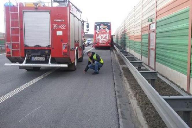 Tragiczny wypadek Polskiego Busa na A2. Kierowca nie wyhamował przed ciężarówką