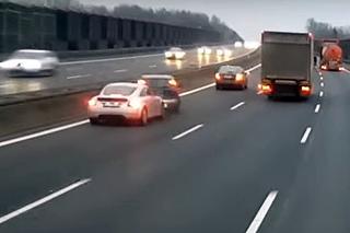 Groźne zdarzenie na autostradzie A4. Samochód zahaczył o audi i dachował 