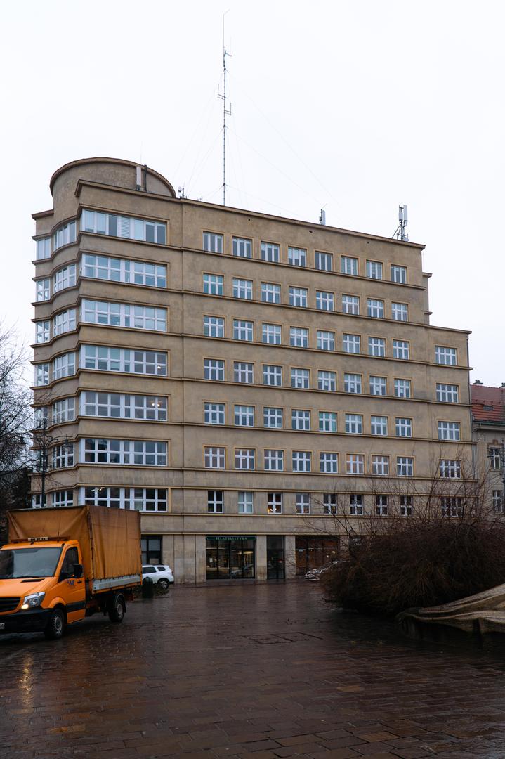 Kontrowersyjny wieżowiec w Krakowie - zobacz zdjęcia przedwojennego drapacza chmur, który rozgrzał opinię publiczną