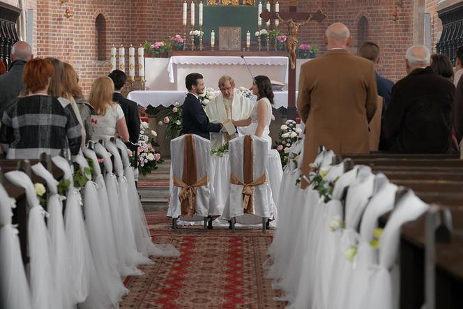 Pierwsza miłość odc. 2708. Kalina (Magdalena Wieczorek), Witek (Henryk Simon)