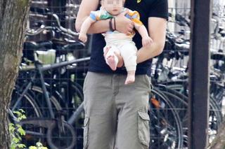 Krzysztof Ibisz cieszy się synkiem