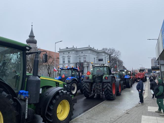 Strajk rolników w centrum Zielonej Góry. Przedsiębiorcy wyjechali na ulice 