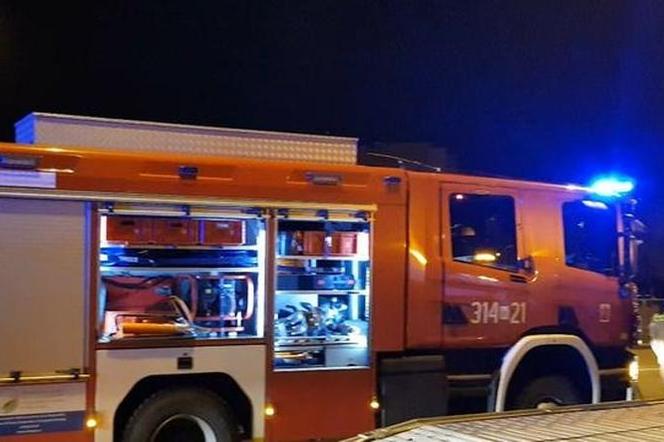 Pożar na Franciszkańskiej w Łodzi. Trzy osoby trafiły do szpitala