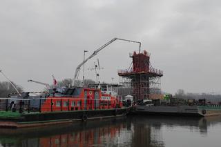 Budowa mostu pieszo-rowerowego w Warszawie