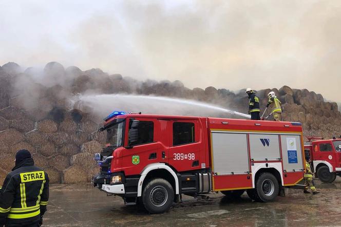 Powiat łosicki: ogromny pożar słomy w jednym z gospodarstw