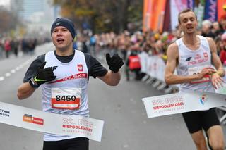 Uczestnicy Biegu Niepodległości 2022 w Warszawie