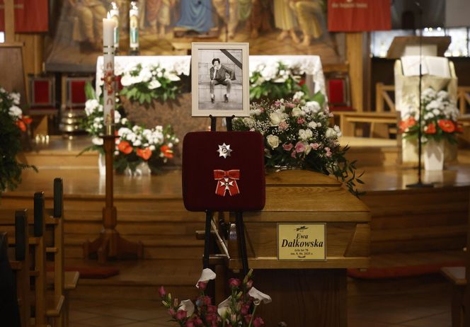 Pogrzeb Ewy Dałkowskiej. Pożegnali ją Macierewicz i Gliński 