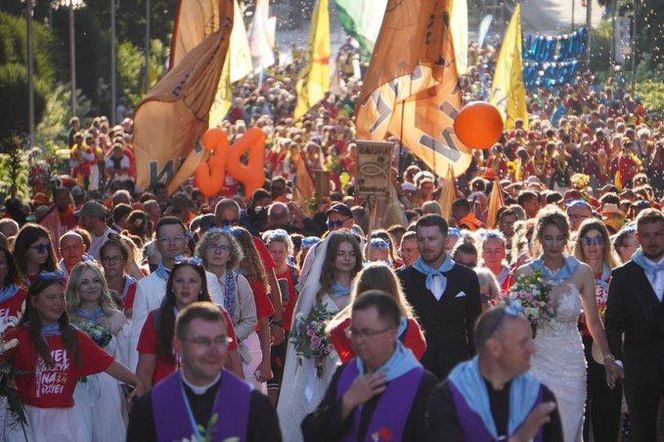 Polska w drodze. Na Jasną Górę przybędzie dziś 11 pielgrzymek pieszych
