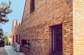 Dom z melanżowej cegły