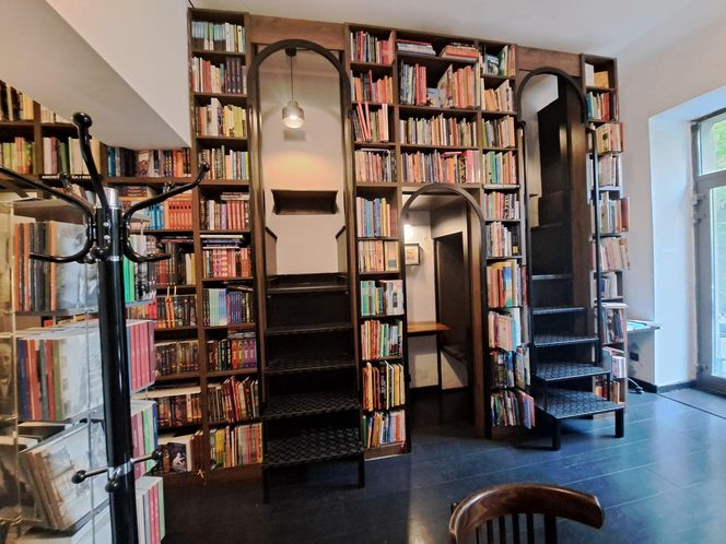 Księgarnio-kawiarnia De Revolutionibus Books w Krakowie