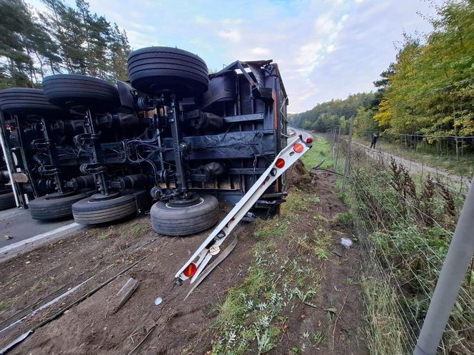 Ciężarówka przewróciła się na Obwodnicy Trójmiasta