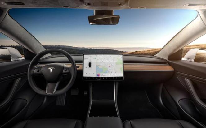 Tesla Model 3 - wnętrze