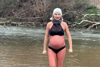 Joanna Moro morsuje w zaawansowanej  ciąży.