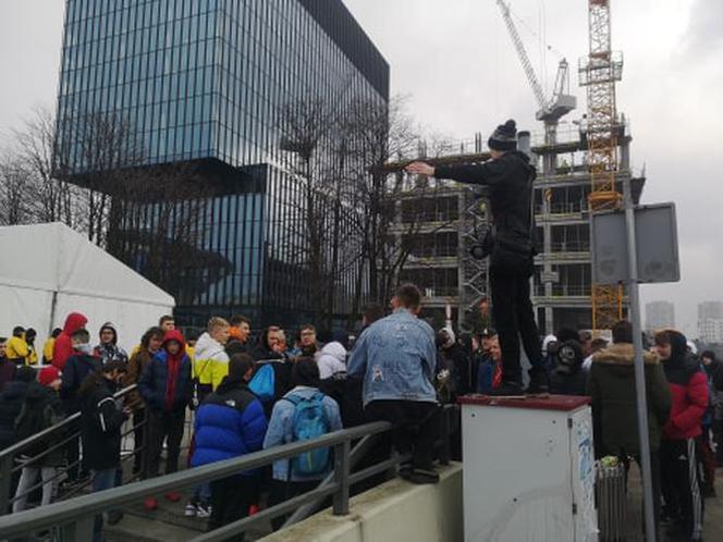 Tłumy ludzi na plac przed katowickim Spodkiem! Chcą się dostać na IEM! [ZDJĘCIA, WIDEO]