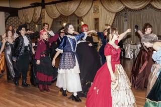 Takiej studniówki jeszcze nie było! Liceum Sztuk Plastycznych we Wrocławiu przygotowało bal w stylu barokoko