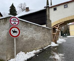 Pałac Slatiňany niedaleko Pardubic - zdjęcia. Święta 100 lat temu i zabytkowa stadnina koni