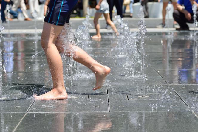 Kąpiel w miejskiej fontannie? 11 powodów, by tego nie robić