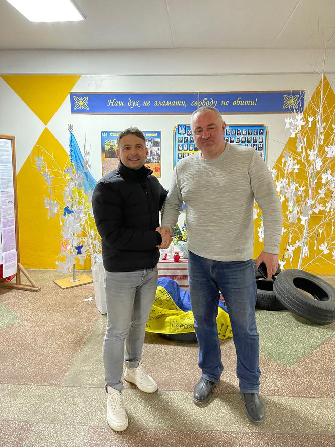 Znana pisarka, biznesmen z Holandii i menadżerka gwiazd zawieźli dary dla Ukrainy i uratowali koty