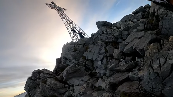 Imprezowi turyści ze Wschodu w Tatrach. Weszli na Giewont i odpalili techno [WIDEO]