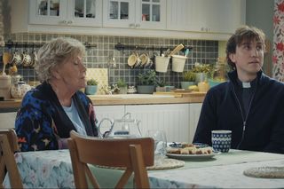 M jak miłość, odcinek 1851: ksiądz Grzegorz (Paweł Janyst), Barbara (Teresa Lipowska)