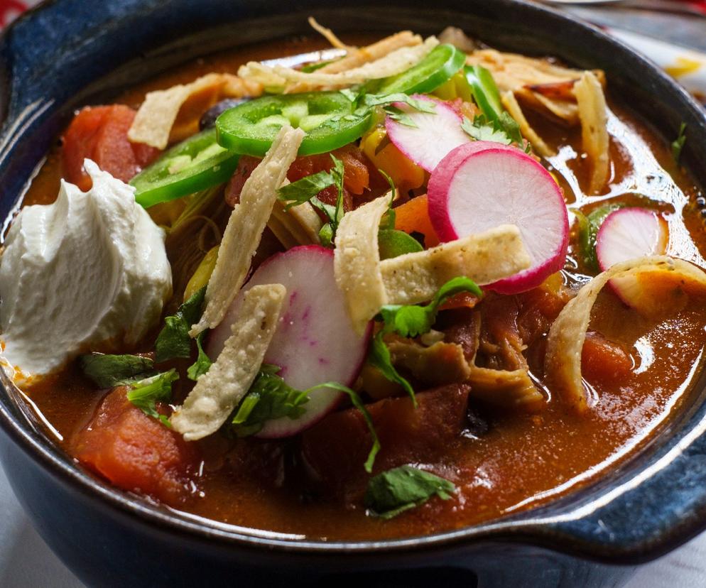 Kremowa zupa tortilla z kurczakiem -  cały obiad na jednym talerzu