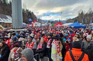 Kibice tłumnie zjechali na skoki w Wiśle