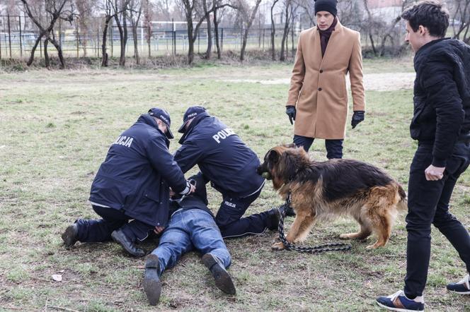 Na Wspólnej odc. 3463. Pedofil (Piotr Rodak), Tadeusz (Jakub Pruski), Darek  (Michał Mikołajczak)