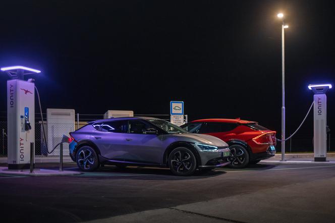 Dwie nowe stacje dużej mocy do ładowania pojazdów elektrycznych już działają. Gdzie dokładnie?