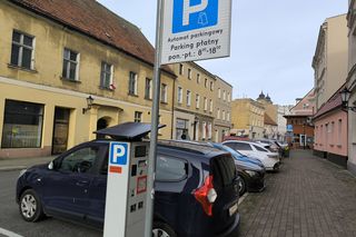 Zmiany w parkowaniu w Lesznie od 2026 roku. Drożej, ale z ulgami dla mieszkańców