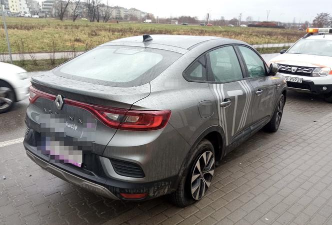 Wypadek na Białołęce. Autobus miejski skasował cztery samochody! Do szpitala trafiło 7-letnie dziecko